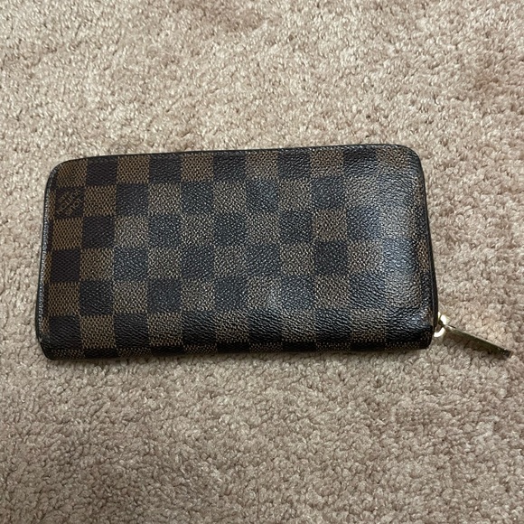 LOUIS VUITTON DAMIER EBENE ZIP AROUND WALLET - Picture 2 of 12